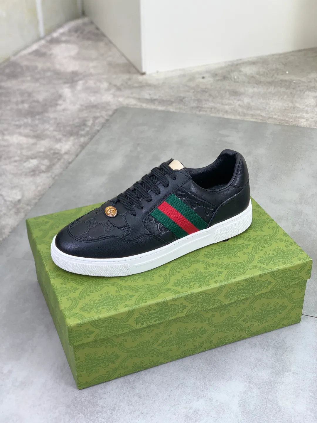 Men's Men's Shoes P420 💰[New Style] 🆘 The latest model from Gucci's official website🎁Classic casual and fashionable men's shoes👟Hot style💥Simple and elegant style, exclusive for trendy men. Unique latest brand elements from the official website👑Gucci original decoration, fashionable and generous, made of original soft calfskin fabric➕Comfortable soft sheepskin lining ✅The official website specifies wear-resistant rubber outsole_full of elasticity, classic model taken in real life🎬Color: 2️⃣colors available😍Number: 38-44